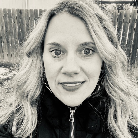 Meet your Posher, Erin - Picture 2 of 3